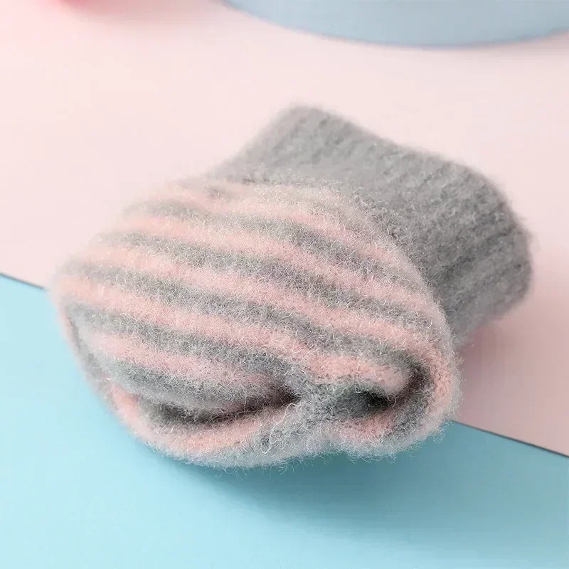 1Pairs Cute Cartoon Rabbit Bear Winter Warm Kids Gloves Kindergarten Boys Girls Five Finger Knitted Gloves for 3 To 6 Years 5