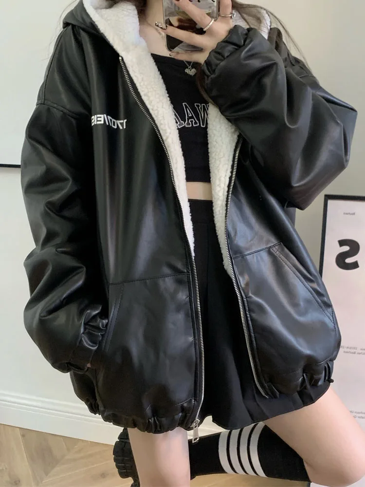 

Harajuku Streetwear Neutral Coat Personality PU Design Full Sleeve Zipper Lambswool Thicken Hooded Black Tooling Jacket