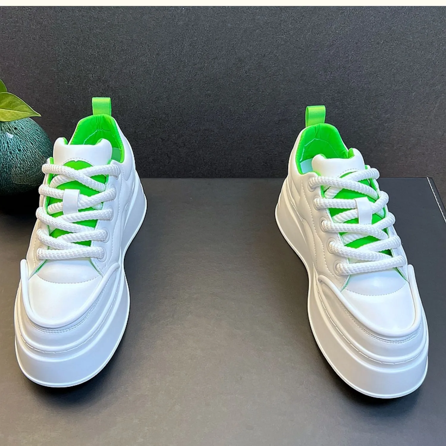 Herren-Sportschuhe mit dicker Sohle und Höhenerhöhung, niedriger Schnürstil, abriebfeste Sohle, bequem und rutschfest – Detail 1