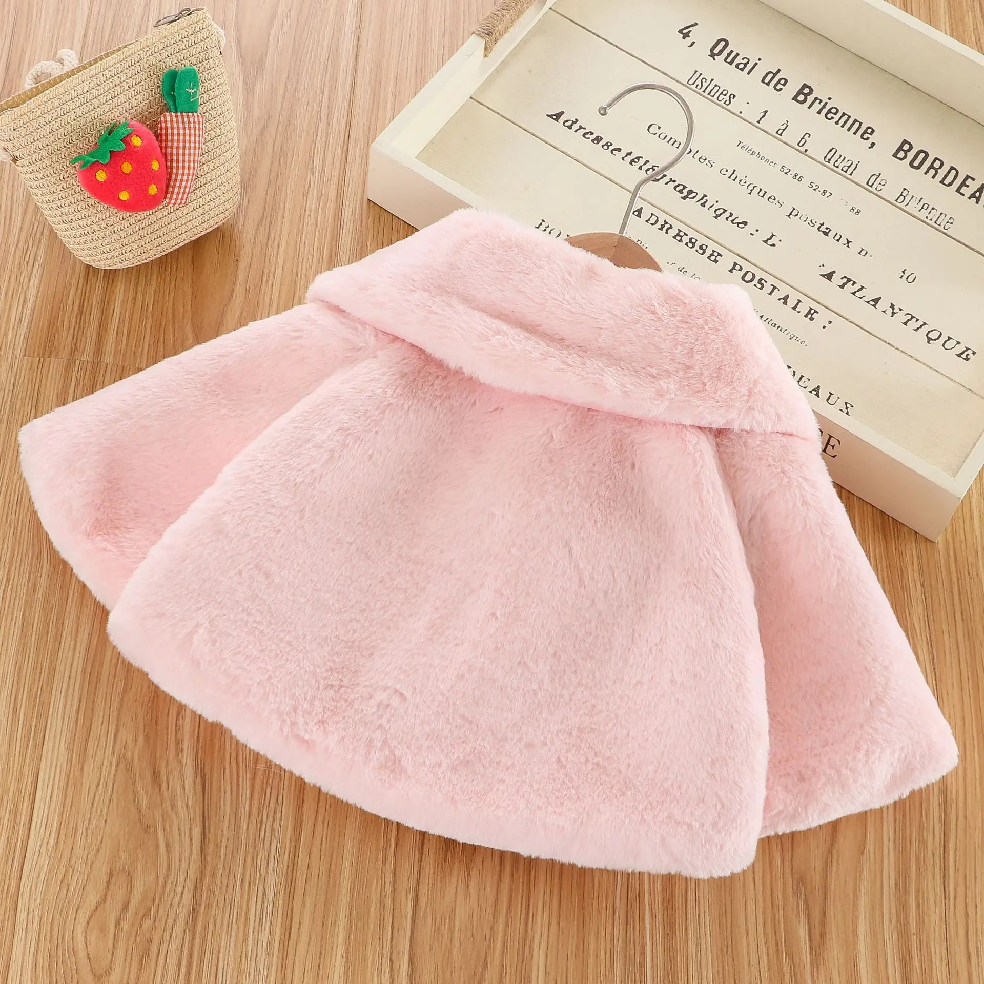 New Autumn and Winter Fur Jacket for Baby Girls, with A Collar and Children's Shawl Warm Thick Jacket for Newborns Aged 0-2