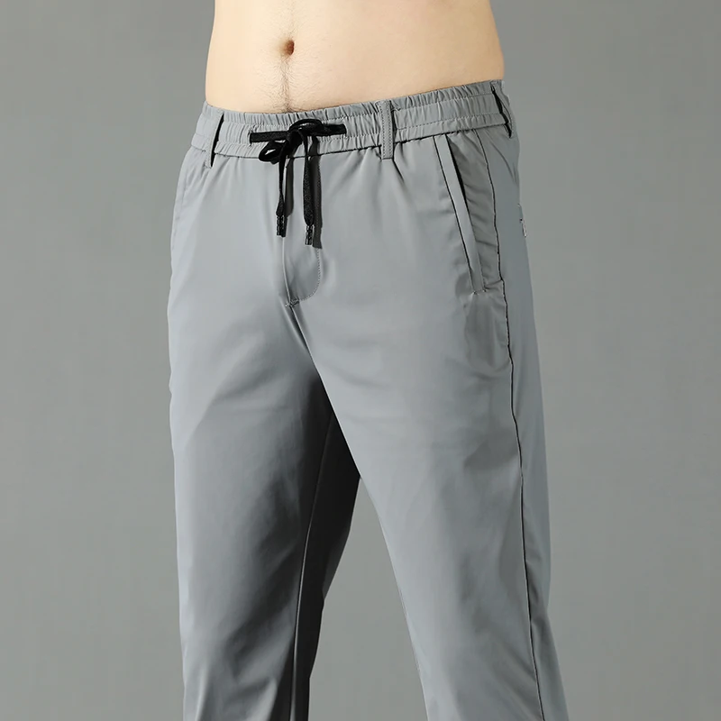 ブラック スリムフィットパンツ ジッパーポケット付き 2bbfb30a58933967eba1d3175828e7
