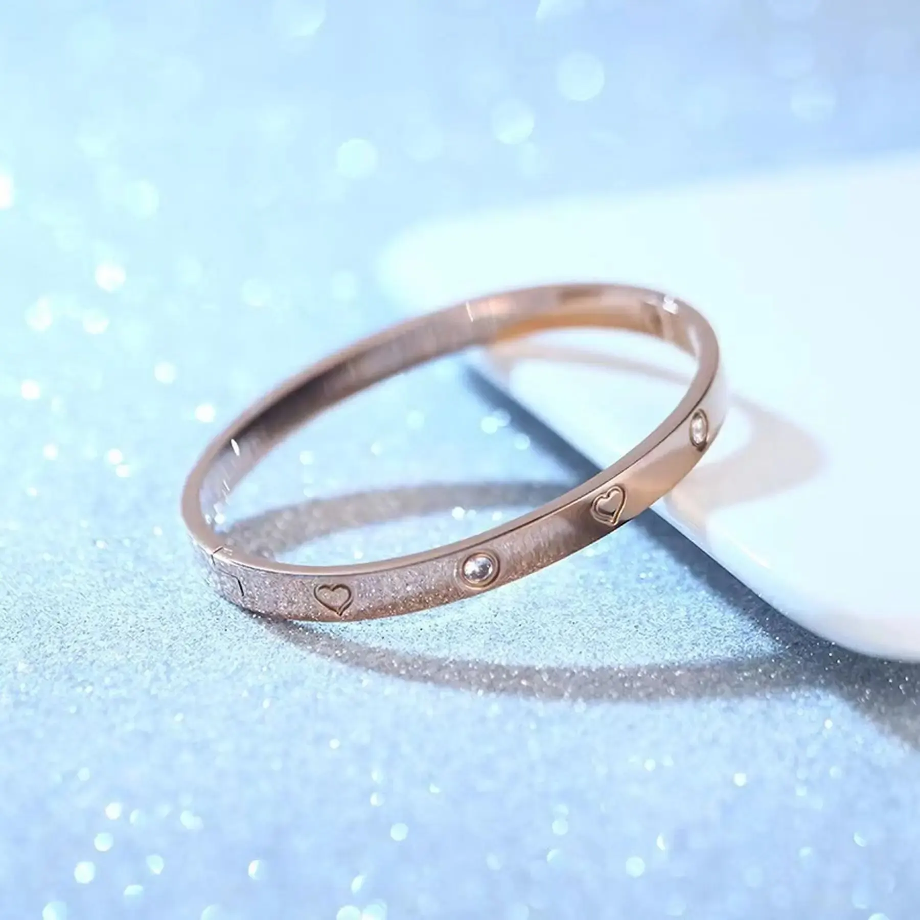 Unisex Minimalist Stainless Steel Bracelet for All Seasons Hot-Selling Personalized Design with One Heart and Diamond S7cbe88d7c4b74d8f96f2a9bb47dd3eb0L