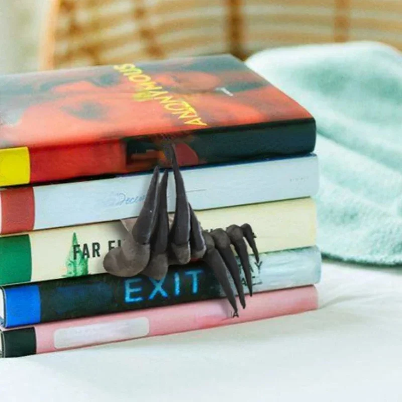 1pcs Creative Hand of The Devil Halloween Horror Movie Bookmark Resin Crafts Desktop Decoration Office School Supplies Gift