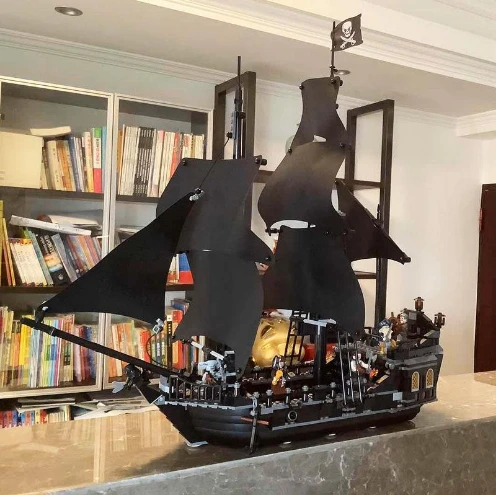 

4195 4184 Caribbean Pirate Ship Series Building Blocks Bricks Queen Black Pearl Collection Model Doll Toy For Kid Birthday Gift