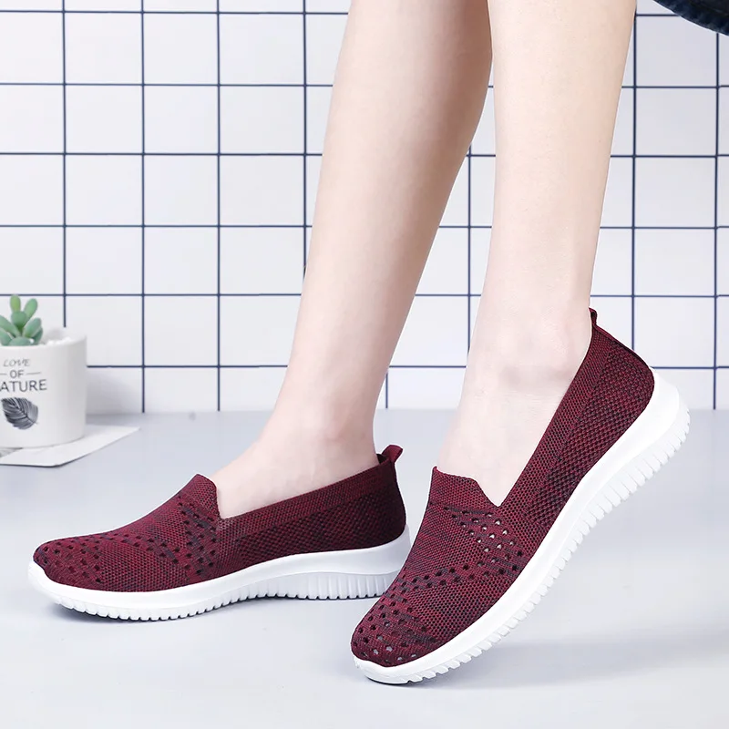 The Lefu shoes for middle-aged and elderly mothers have increased breathability and are available in sizes 42-44 for weight gain