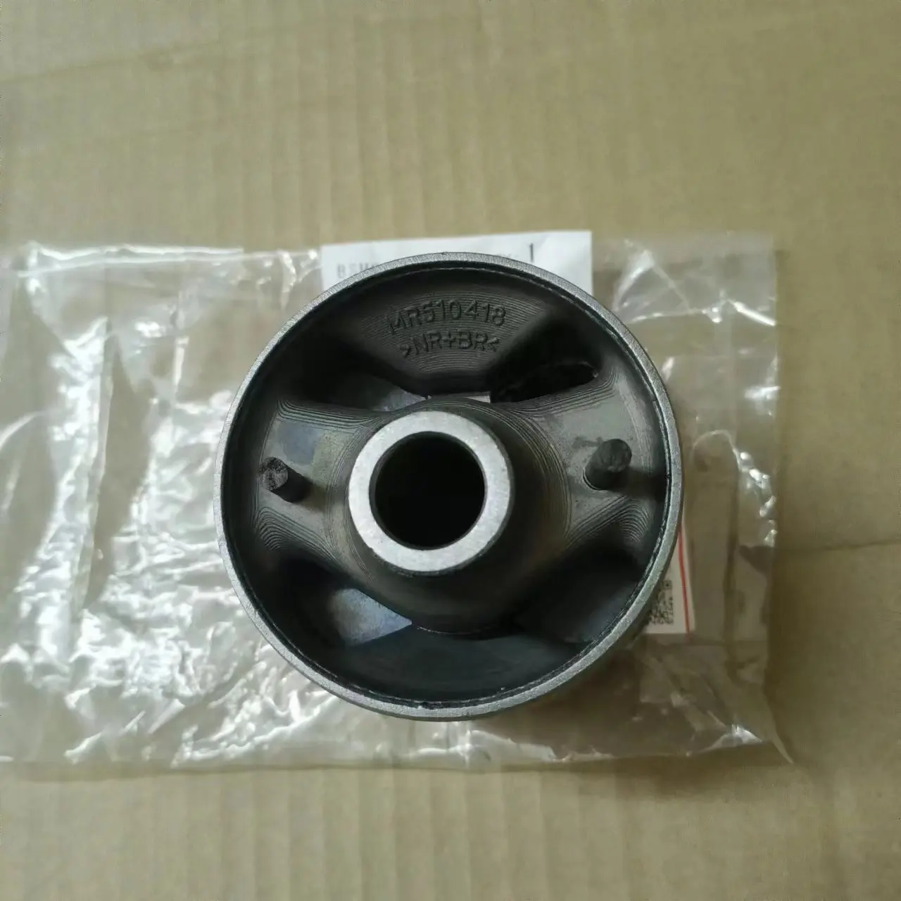 Rear Trailing Arm Bushing For Mitsubishi Pajero Bobcat V93 V97 V73 V75 V77 MR510418