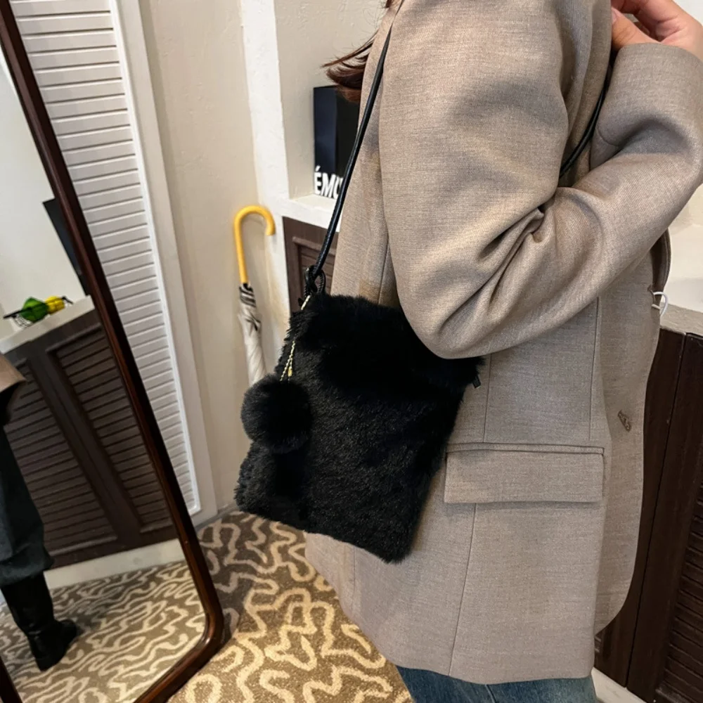 Women Handbags Fashion Plush Shoulder Bags Large Capacity Crossbody Bags For Ladies Phone Purse Small Flap For Autumn And Winter