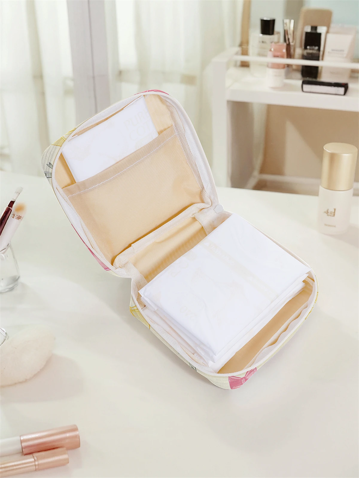 Butterfly pattern printed sanitary napkin storage bag, women's lightweight tissue bag, sanitary tissue bag