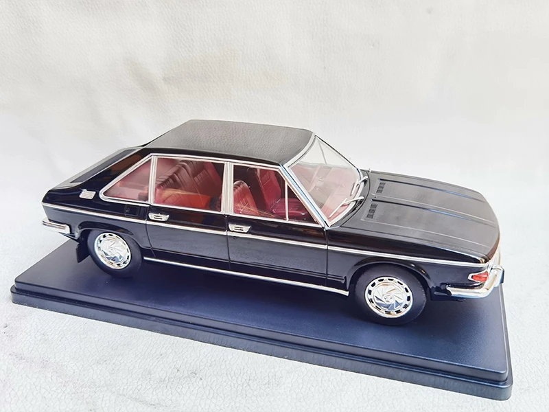 1:24 Scale TATRA 613 Car Alloy Simulation Car Model Diecast Toy