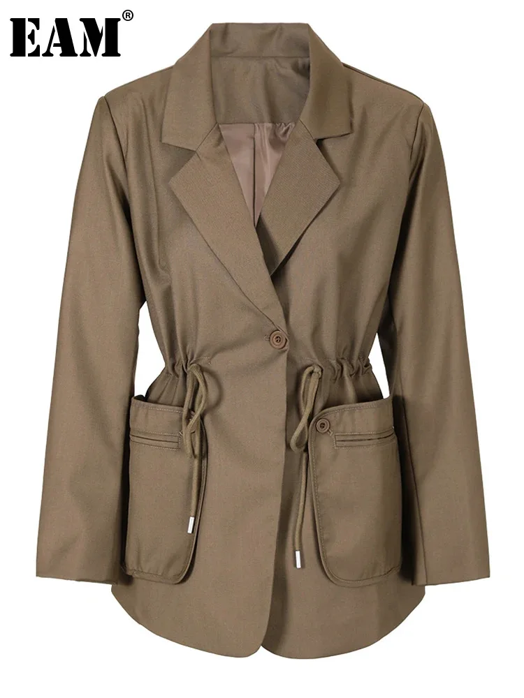 

[EAM] Women Brown Drawstring Big Pockets Blazer New Lapel Long Sleeve Loose Fit Jacket Fashion Tide Spring Autumn 2023 2YA3577