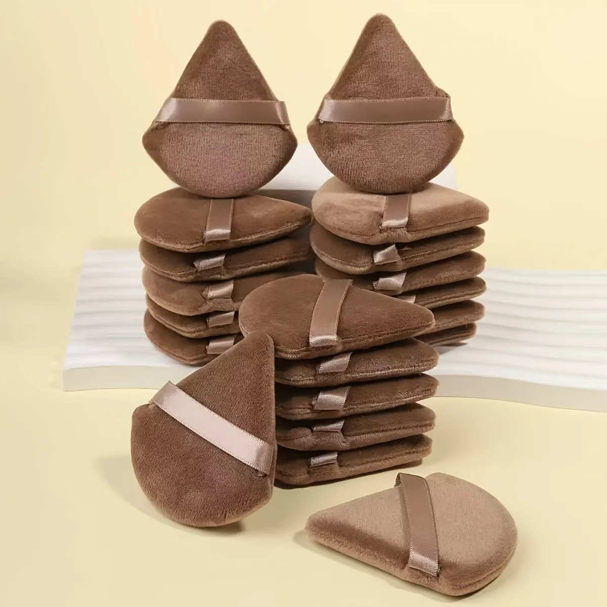 21개 파우더 퍼프 - 루즈 파우더 및 프레스드 파우더용 삼각형 플로킹 스펀지, 얼굴/몸용 재사용 가능한 메이크업 도구(저자극성)