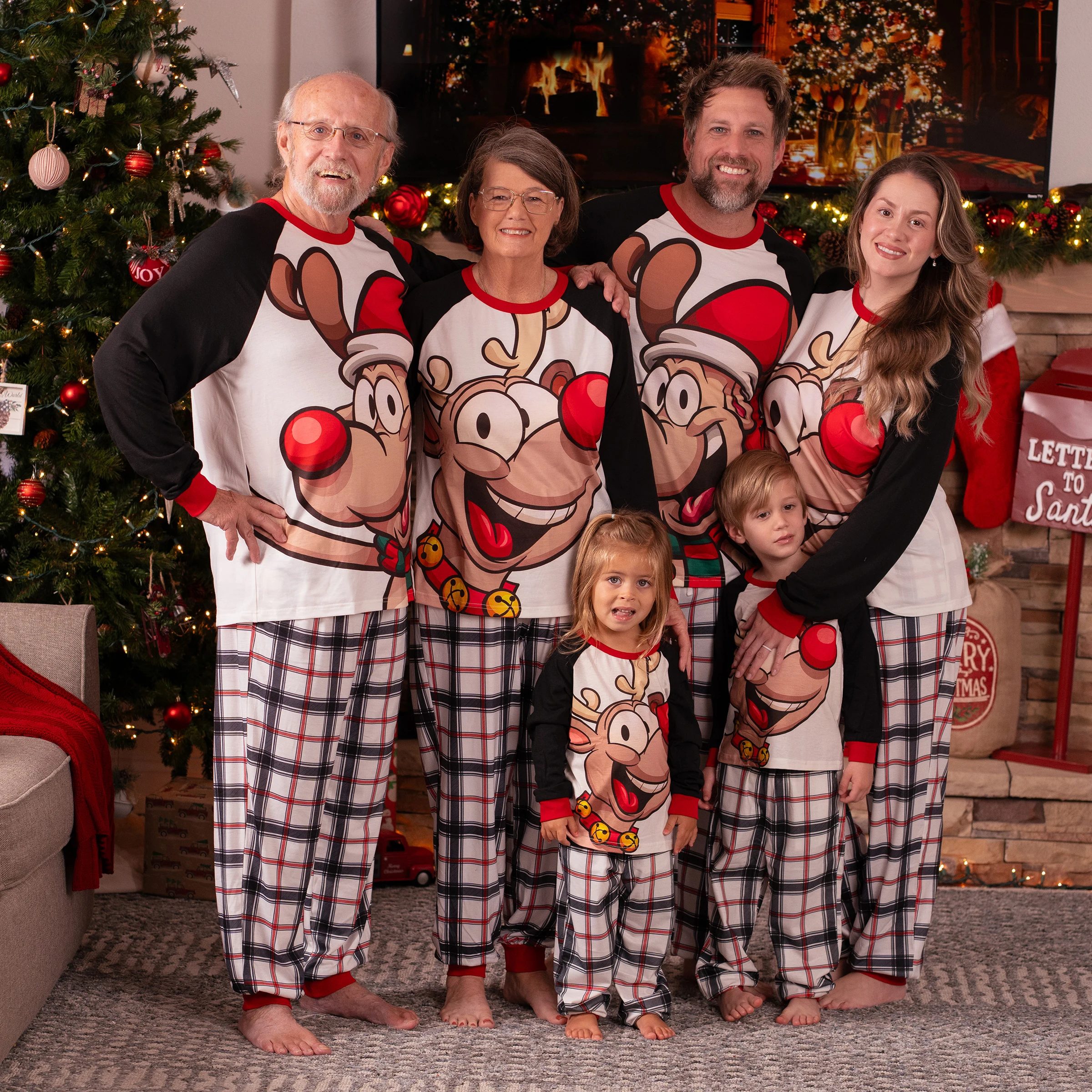 thumbnail image 2 of Conjuntos de pijamas navideños PatPat a juego para la familia, mangas raglán, pantalones a cuadros con estampado de renos extravagantes, conjuntos de pijamas, 2 of 5