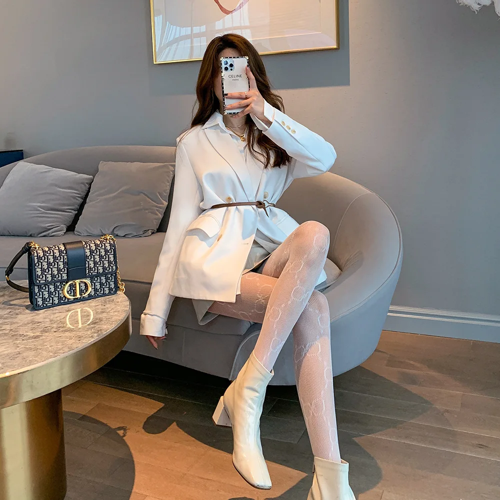 3072 white