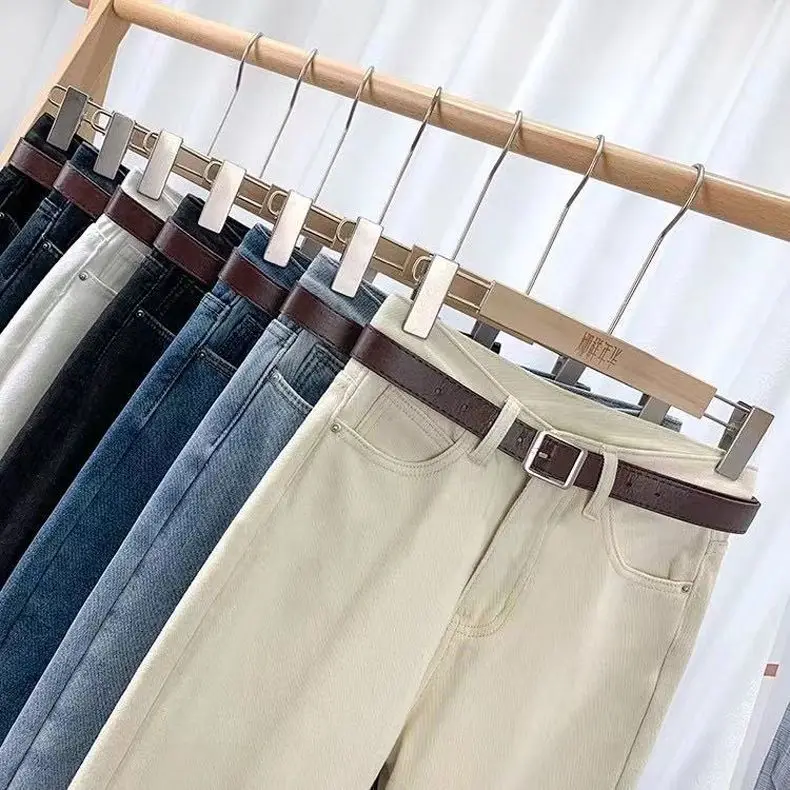 Warme, hoch taillierte Dad-Jeans aus Samt für Damen im Herbst- und Winter-Look. Schlanke, lockere, dicke und weite Beinhosen mit Karotten-Chic – Detail 16