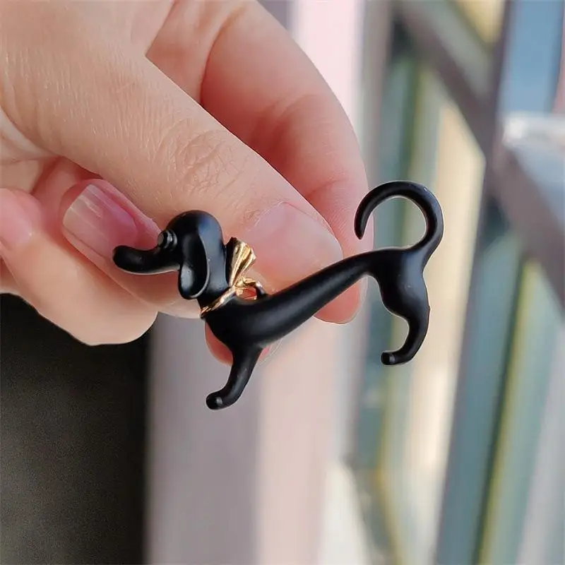 Cute Dachshund brooch pin in gold finish for dog lovers