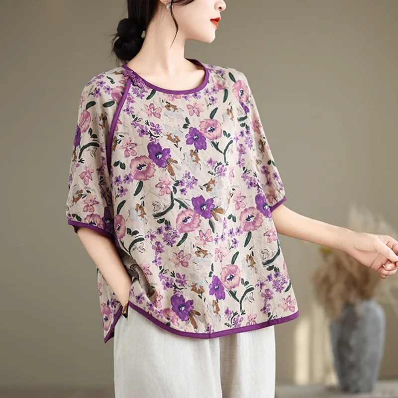 

Женская свободная футболка с коротким рукавом, круглым вырезом и цветочным принтом