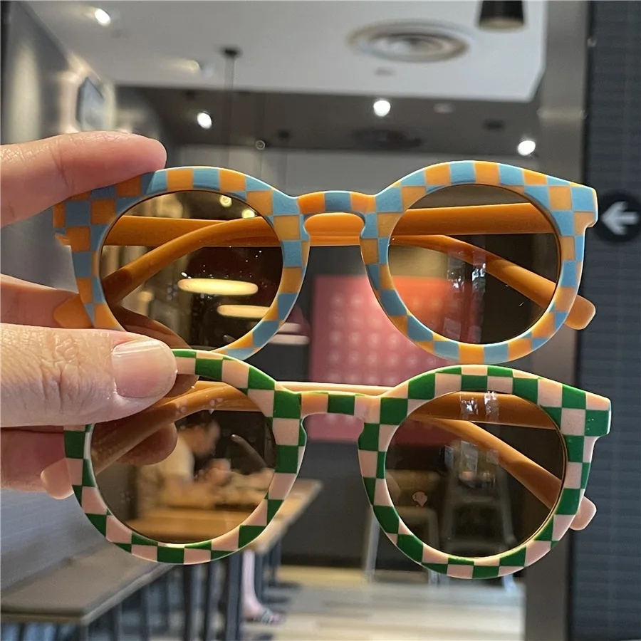 

Fashionable and personalized speckled grid children's sunglasses, checkerboard pattern children's sunglasses, boys' sunglasses,