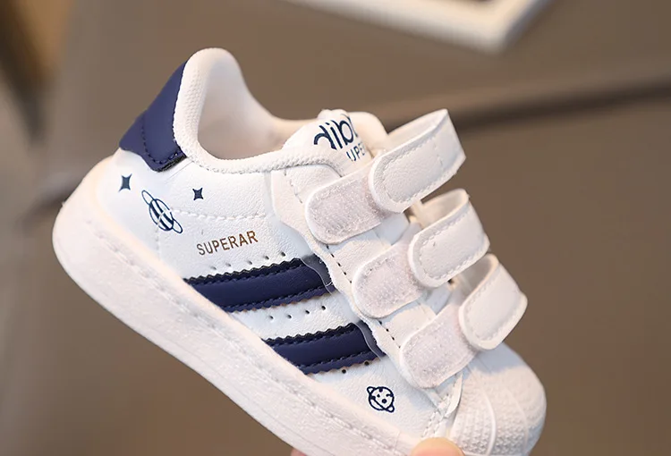 Kinder Mode Design Weiß Rutschfeste Freizeitschuhe für Jungen Mädchen Haken Atmungsaktive Sneakers Kleinkind Outdoor-Schuh_voghion.com