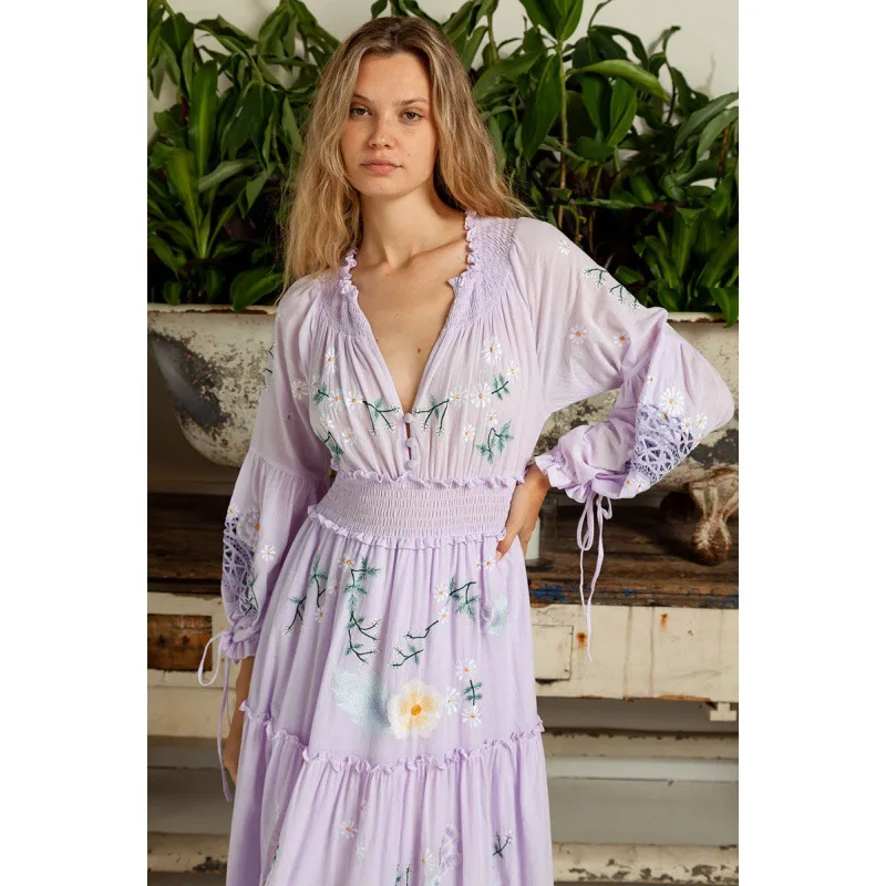 

Real Shot European and American New Flower Embroidery Hollow TasselVCollar Dress