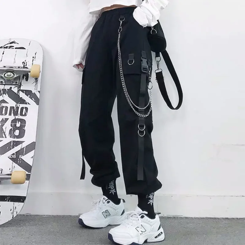 Women Fashion Cargo Pants Black High Waist Loose Harem Pants Punk Big Pockets Jogger Trousers with Chain Hip Hop Streetwear