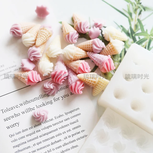 달콤한 간식을 가득 채우는 프라다의 소품, 미니 콘 크림 실리콘 몰드