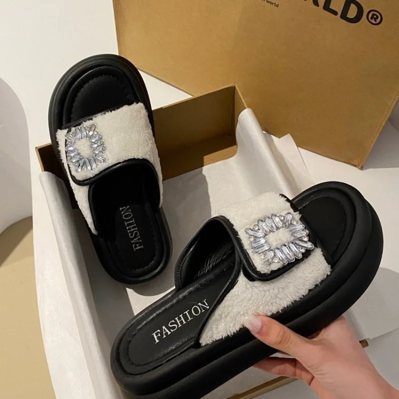 

New Fashion Crystal Slippers Banquet Flat 2023 Summer New Round Toe Women's Sandals Slingback Slippers Beach Non-slip Flip Flops