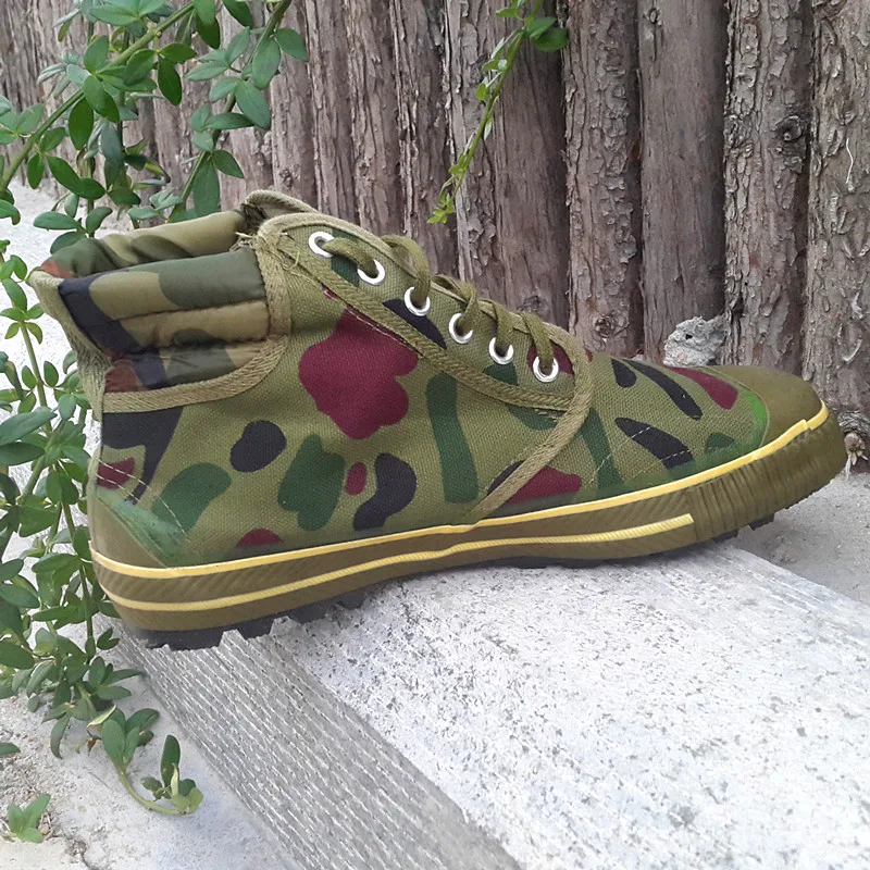 Рисунок 4 - Мужские и женские парусиновые туфли