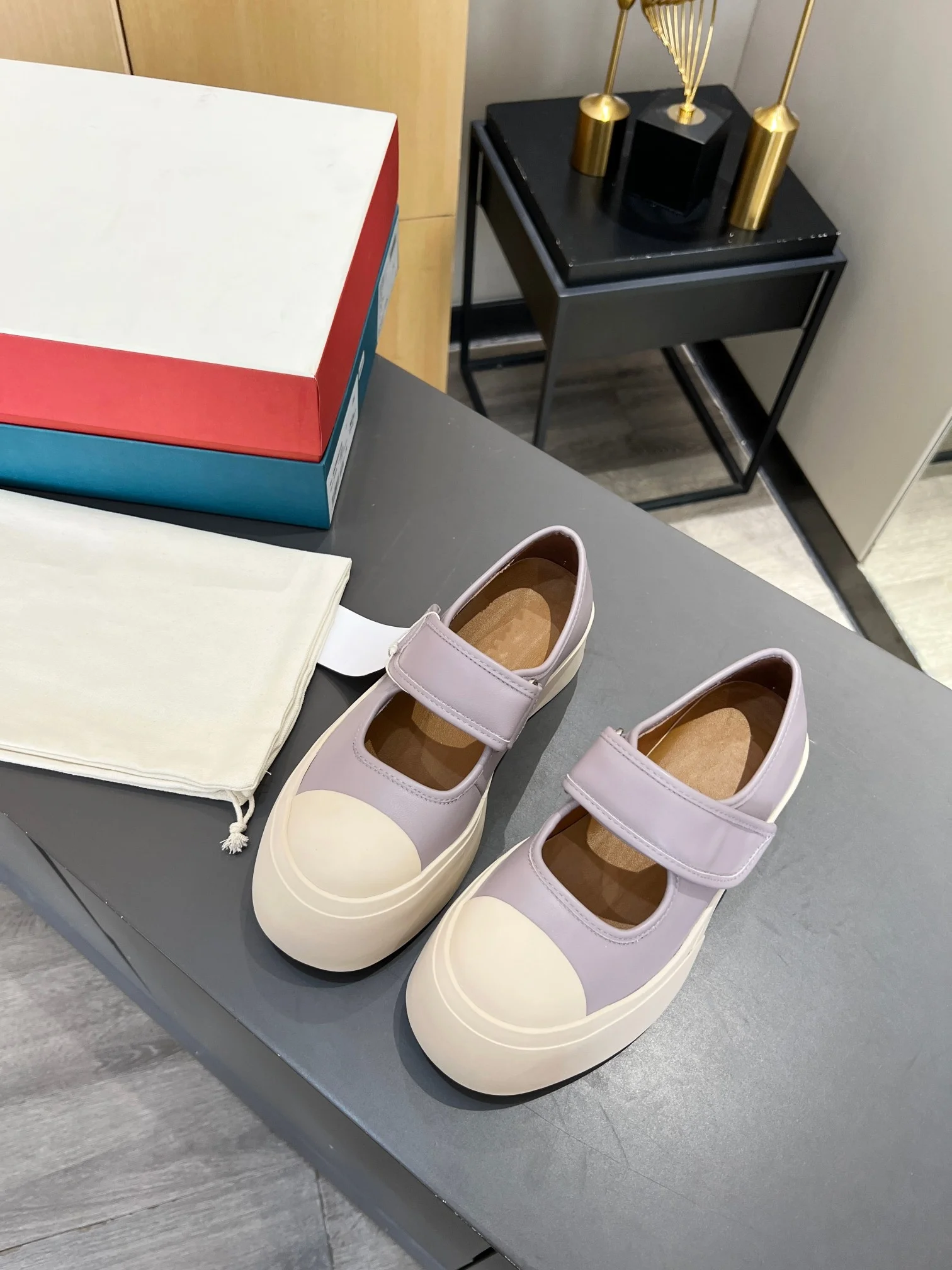 Thick soled round toe shallow mouth small white shoes Mary Jane women's shoes