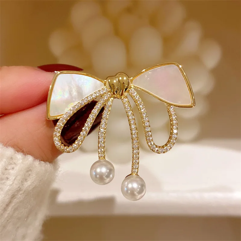 Broche Fantaisie Vintage Strass – Bijou Rétro élégant – Occasion
