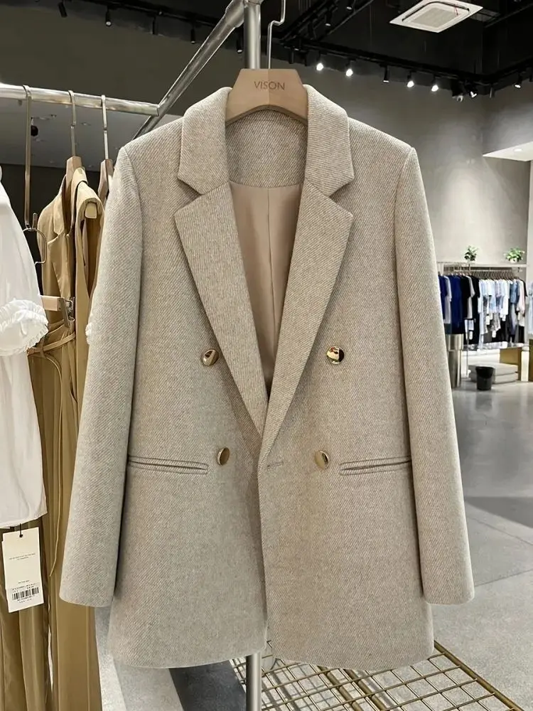 2025 Autumn And Winter New Beige Metal Buckle Suit Jacket For Women With A Sense Of Luxury British Style Versatile Suit Blazer