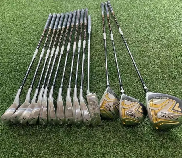 Complete Set of HONMA Golf Clubs 3