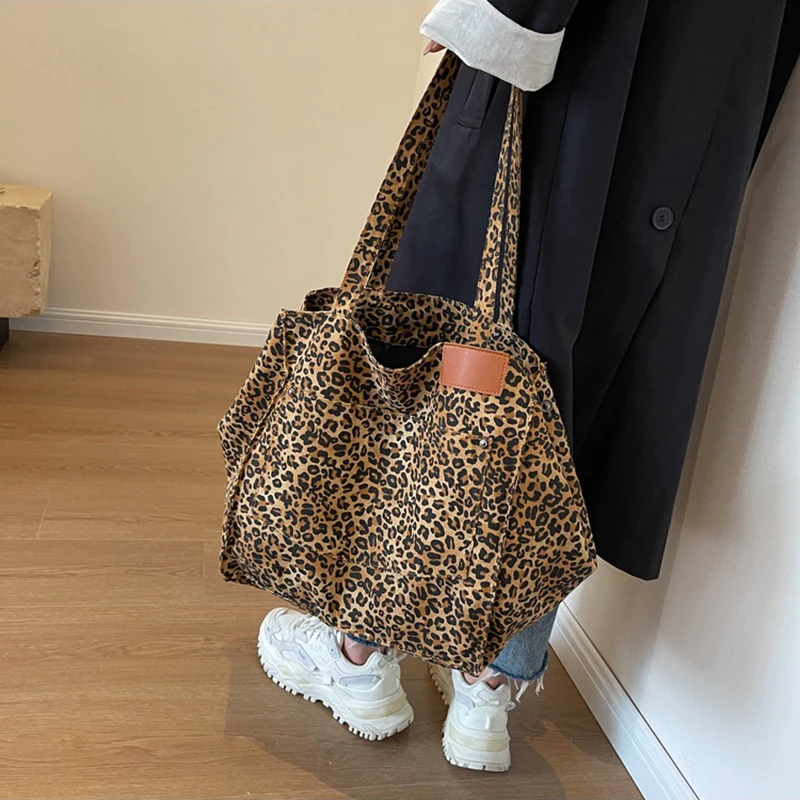 Einkaufstasche mit Leopardenmuster, Vintage-Segeltuch-Umhängetasche, modische Handtasche mit großer Kapazität für Schule, Arbeit, Einkaufen – Detail 15