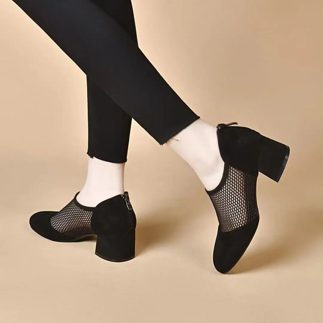 Damen Chunky Heels Stiefeletten für den Sommer 2026 – Mesh-Hohlmuster, Wildlederimitat, kurze Stiefeletten, Übergrößen, spitze Zehenpartie, Sandalen – Detail 11