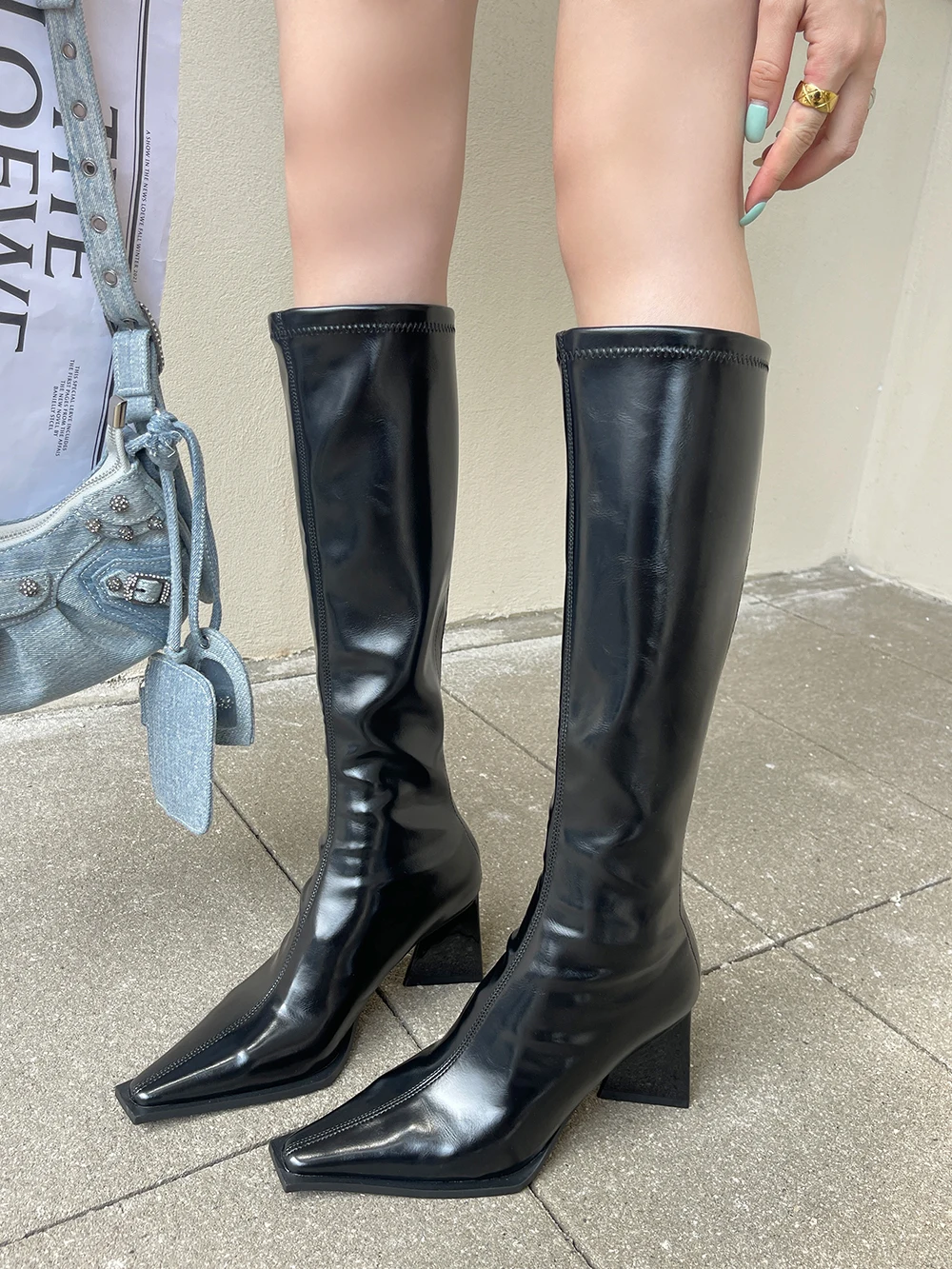 

Пикантные женские высокие ботинки с острым носком, зимние ботинки челси, черные, белые, коричневые ботинки челси на толстом высоком каблуке, ботинки на молнии сзади, 39