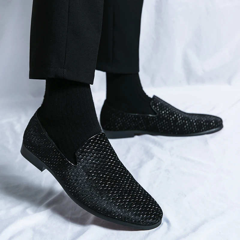 Dress Shoes Casual Men Loafers Big Size 38-47 Lazy Peas shoes Embroidery Moccasins Shoes Suede Leather Wedding shoes Zapatos