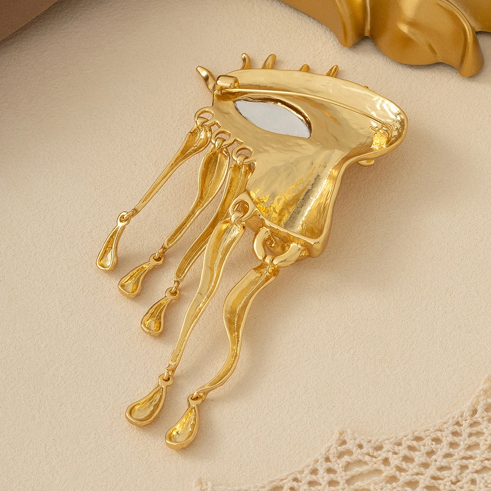 Deluxe Women Men Vintage Devil's Eye Brooch Pins Exaggerated Trendy Style Imitated Pearl Delicate Tassels Badge Jewelry Gifts