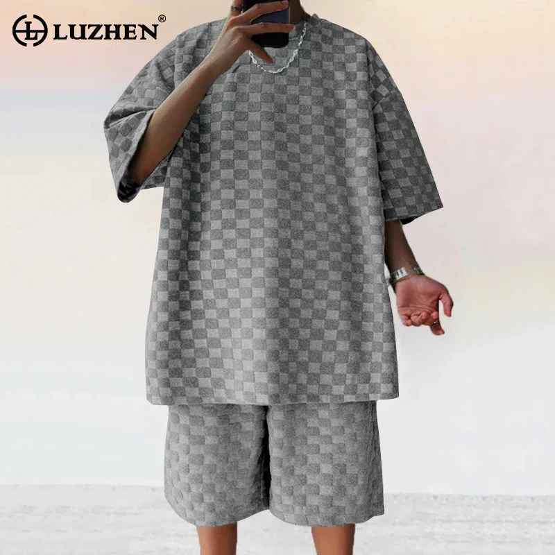 

LUZHEN Fashion Casual Cotton Short Sleeve T Shirts Two Piece Sets Summer New Stylish Street Sport Men's Straight Shorts LZ4244