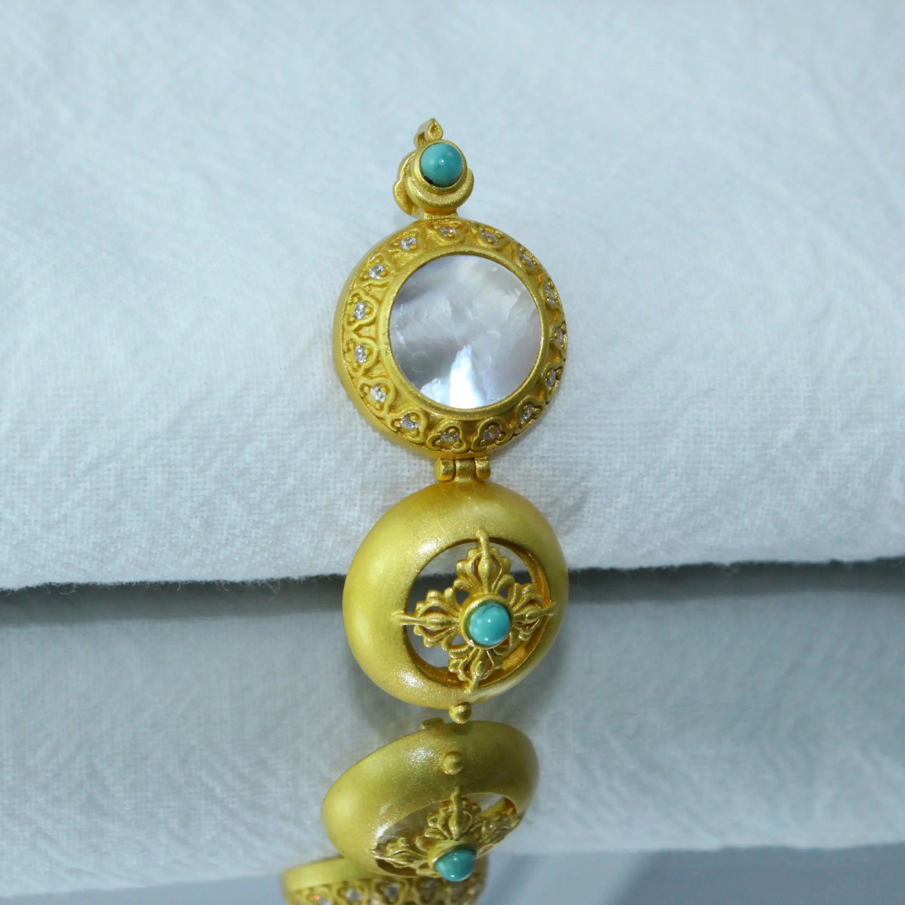 

Unique Turquoise And Shell Inlaid Pendant-Creative And Openable Silver S925 Jewelry（Unmatched Chain）