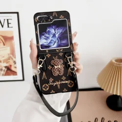 Luxury Retro Pattern Little Bear Phone Case with Shockproof Chain Bracelet - Z Flip 4 (A)
