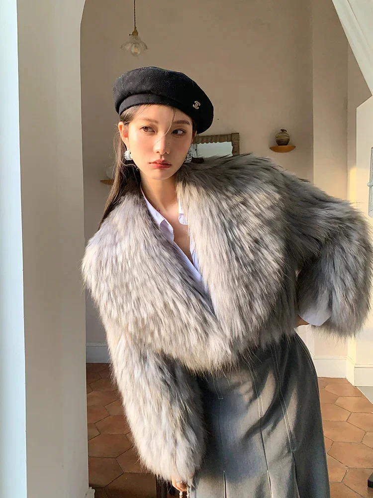 Abrigo de piel auténtica para mujer, hasta la cintura, con botones y cordones, chaqueta de otoño e invierno con tiras de mapache naturales