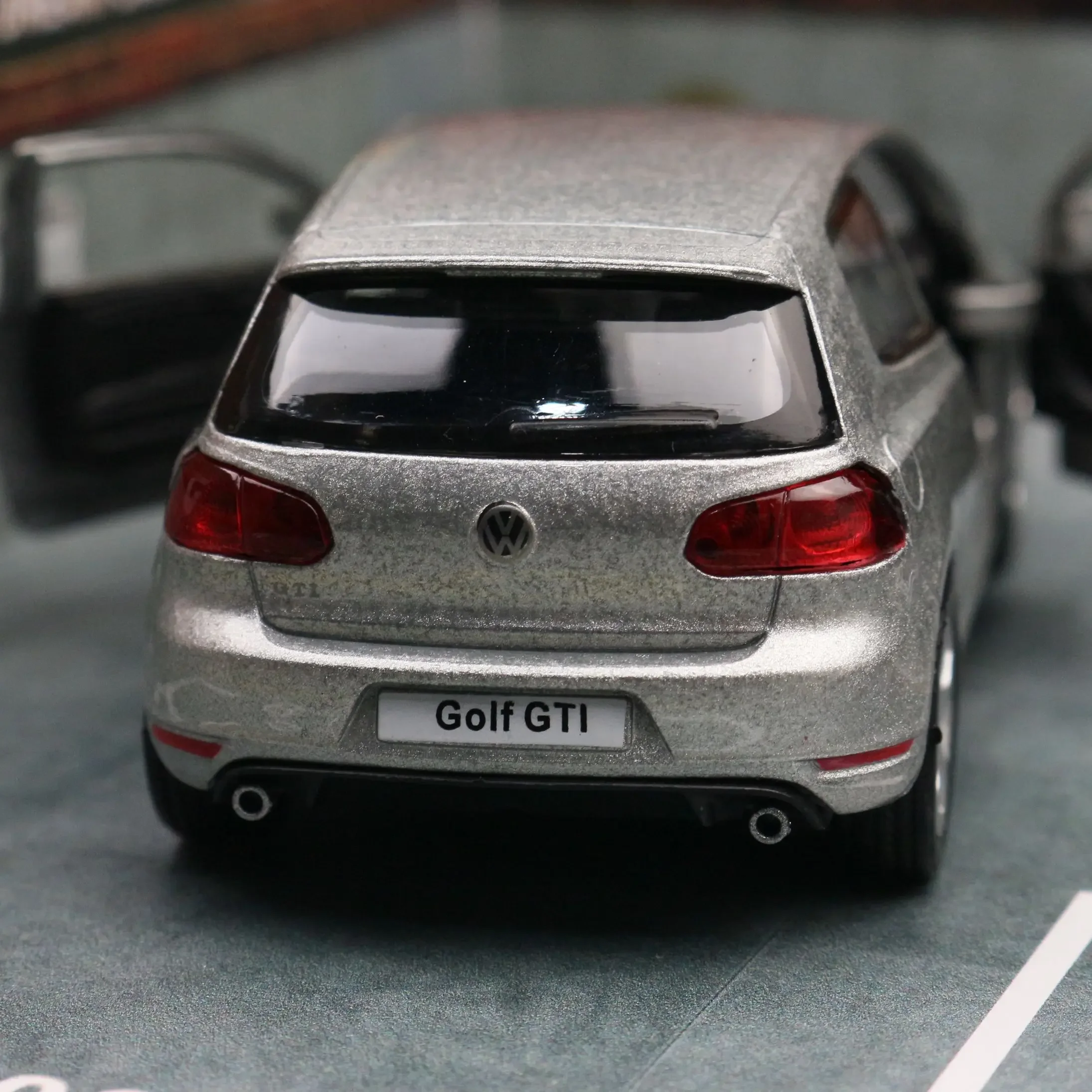 1:36 Volkswagen Golf 6 GTI Toy Car Diecast Miniature Model