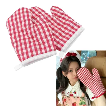2pcs Kids Heat Insulation Anti Scald Oven Gloves Mitts for Baking and BBQ Perfect Gift for Children Who Like to Bake