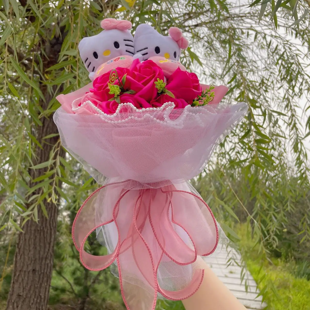 

Cartoon Kt Cat Plush Dolls With Soap Flowers Creatuve bridal bouquet Stuffed Animals Valentine's Day Christmas Wedding Gifts