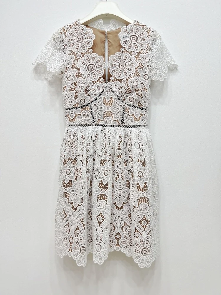 

Женское винтажное платье-мини с цветочной вышивкой, коротким рукавом и V-образным вырезом