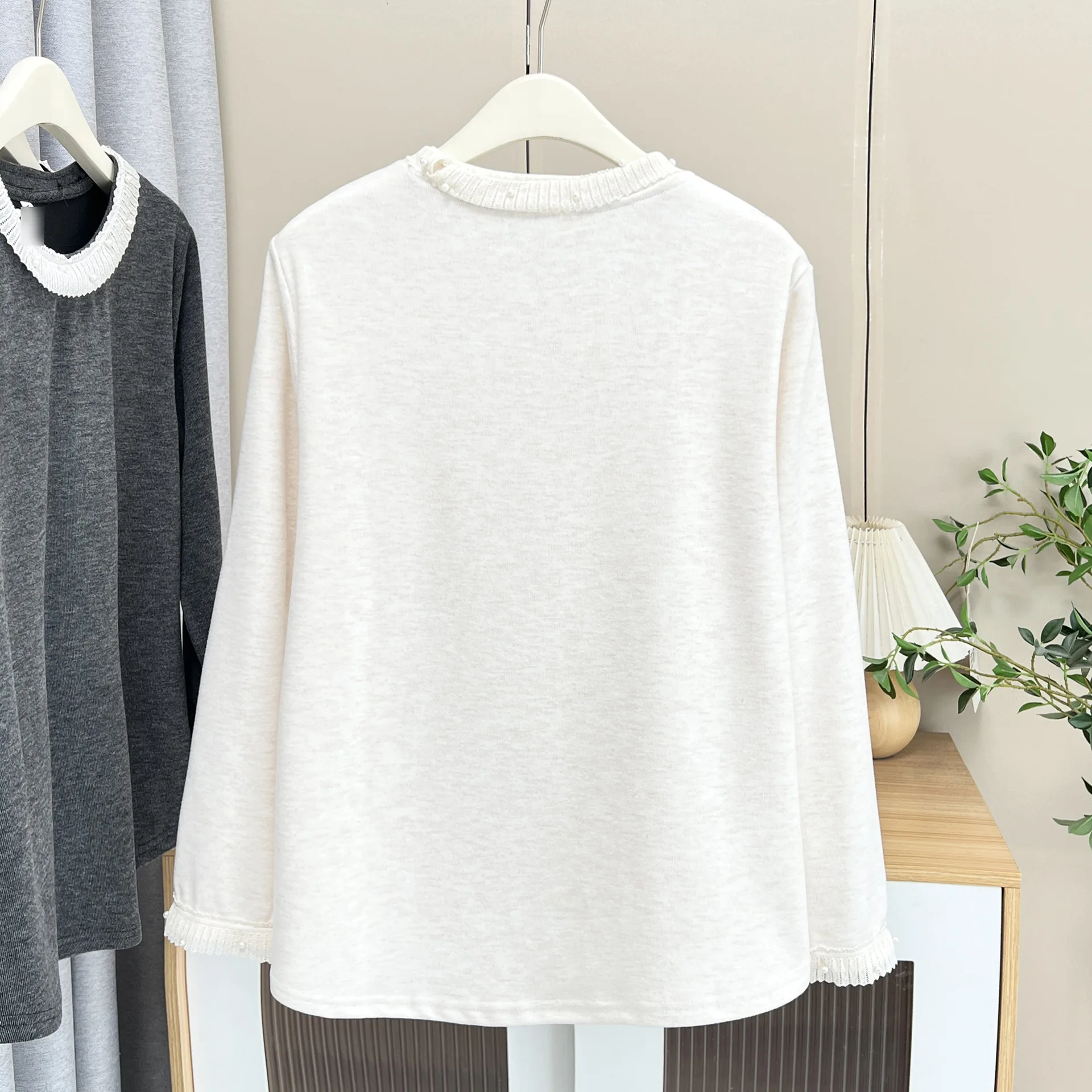 XXXXL Fashion Plus Size Women's T-Shirt 2025 autumn/winter Stylish Beaded Collar Fleece Long Sleeved Base Top 2581