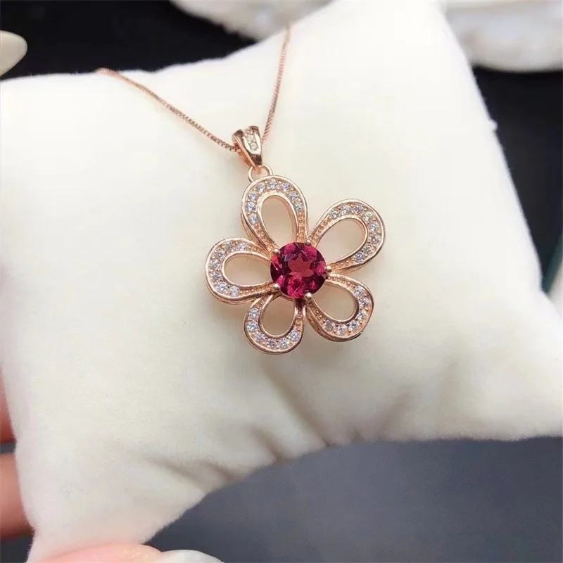 

Natural magnesia-aluminum garnet pendant 925 silver ladies pendant elegant atmosphere highlights feminine charm