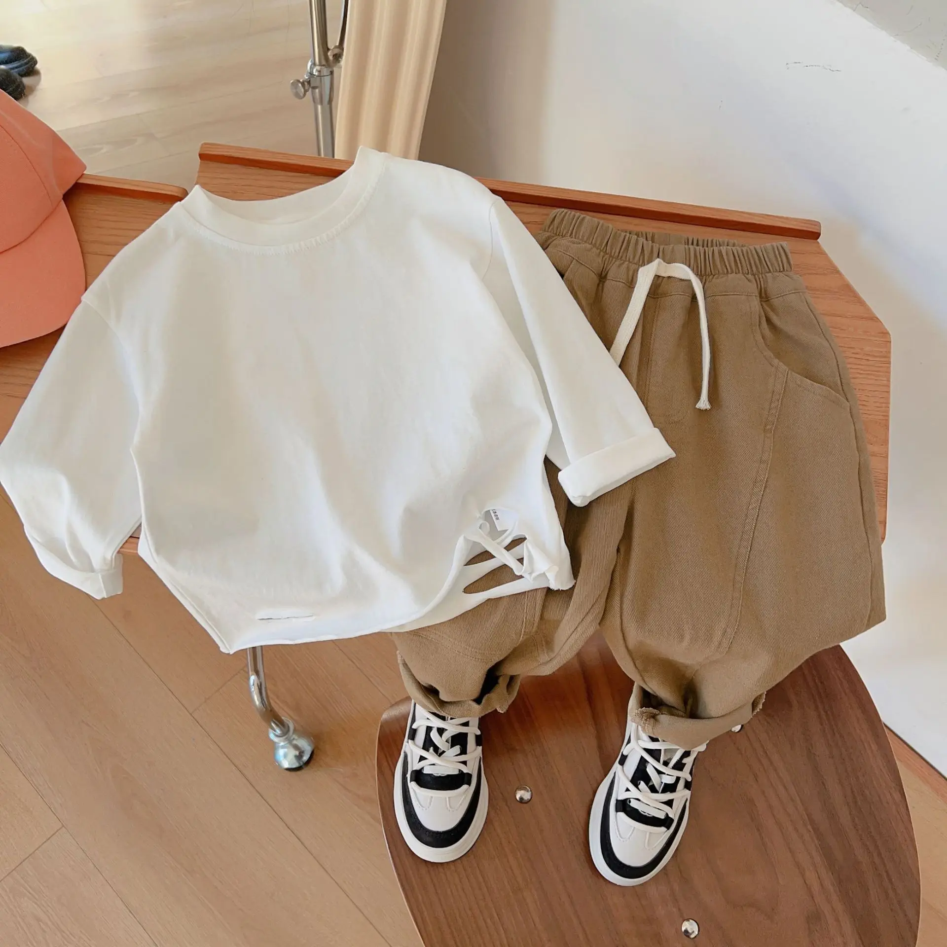 

Футболка с дырками, детская одежда, нижняя рубашка, сезон осень, новинка, однотонная хлопковая футболка с надписью для мальчиков, с круглым воротником, крутая и простая