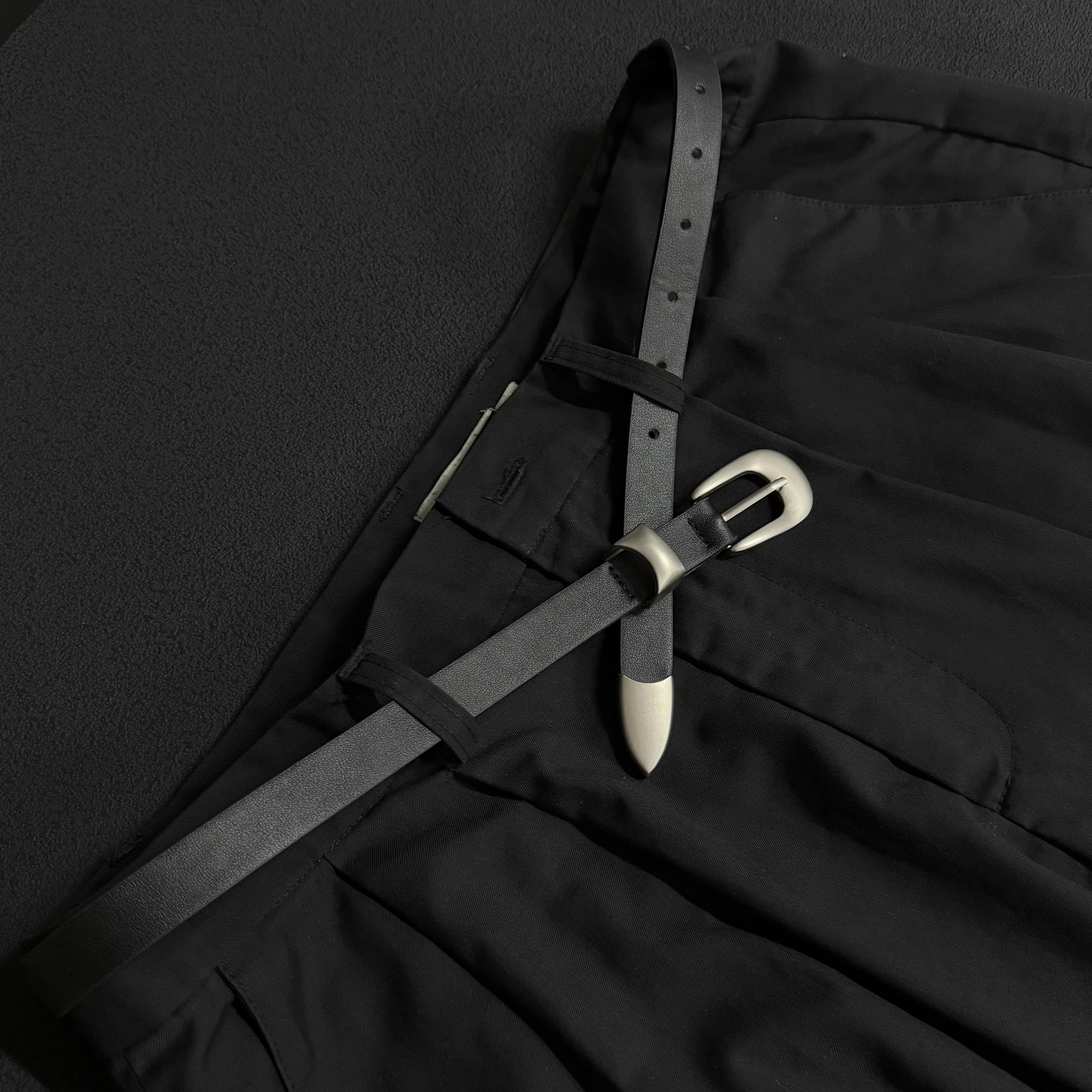 Chic Pin-Buckle Narrow Belt with Minimalist Design