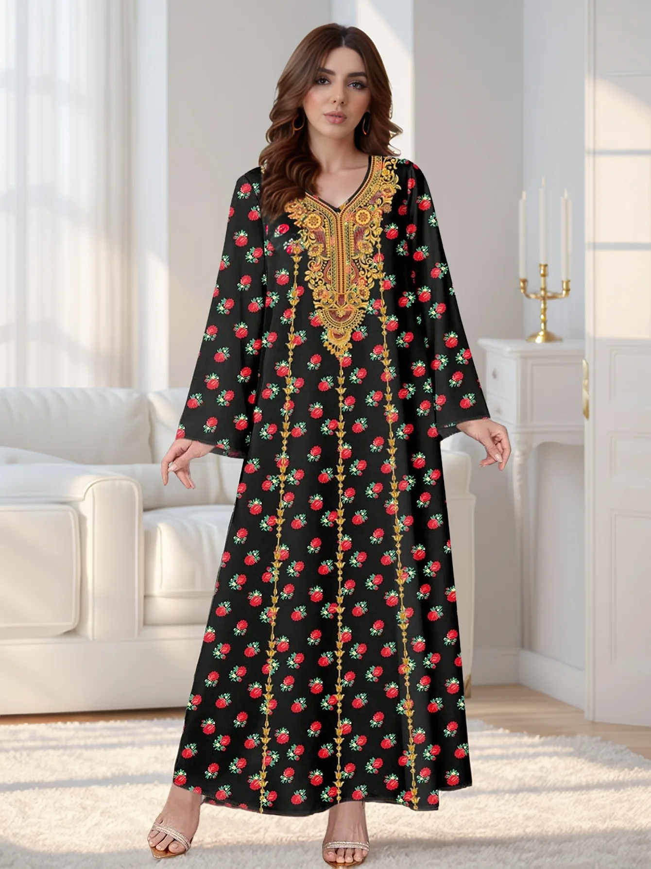 فستان طويل أسود بنقشة ورد مع تطريز ذهبي فاخر