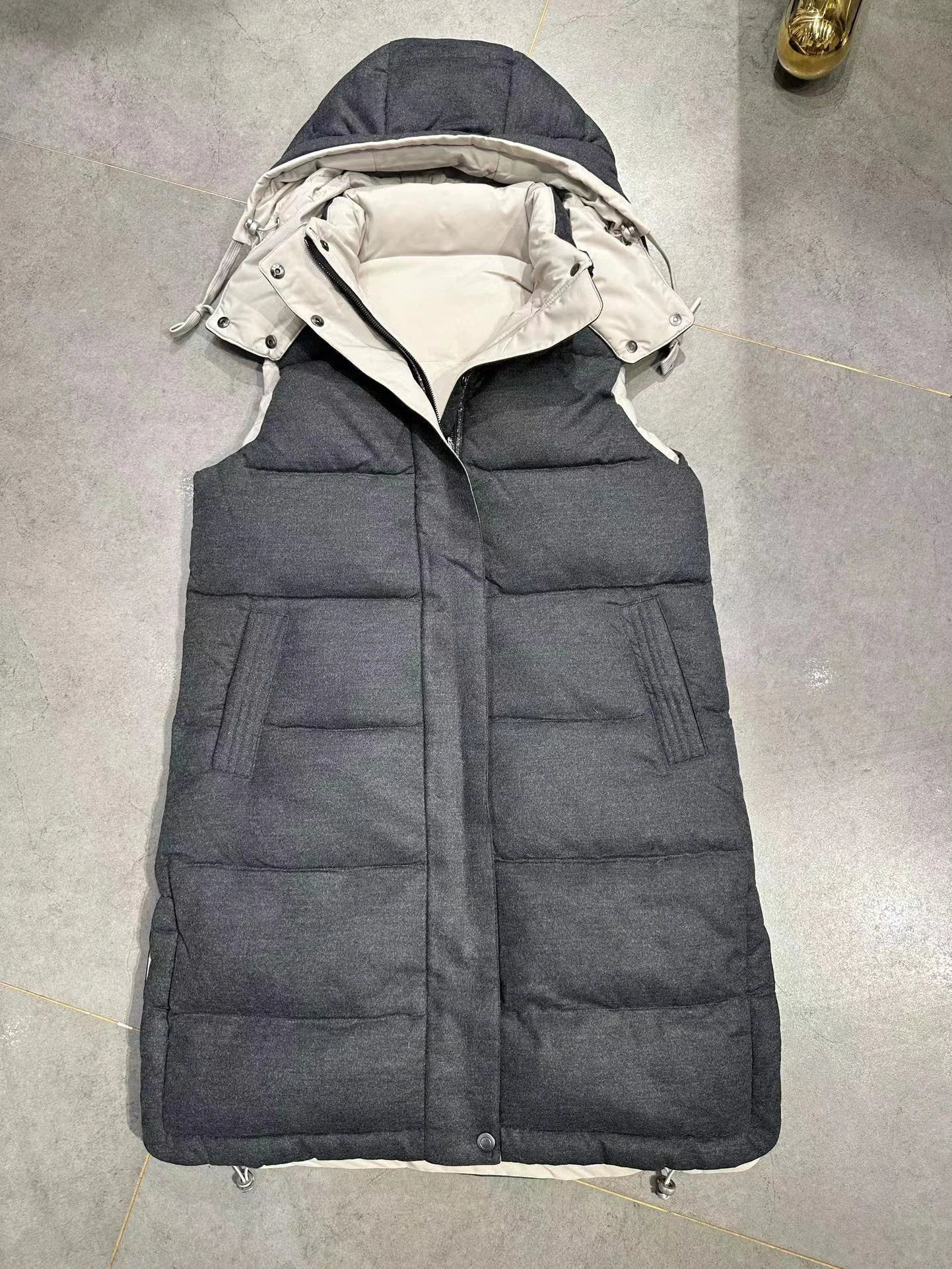 

Reversible Hooded Goose Down Vest